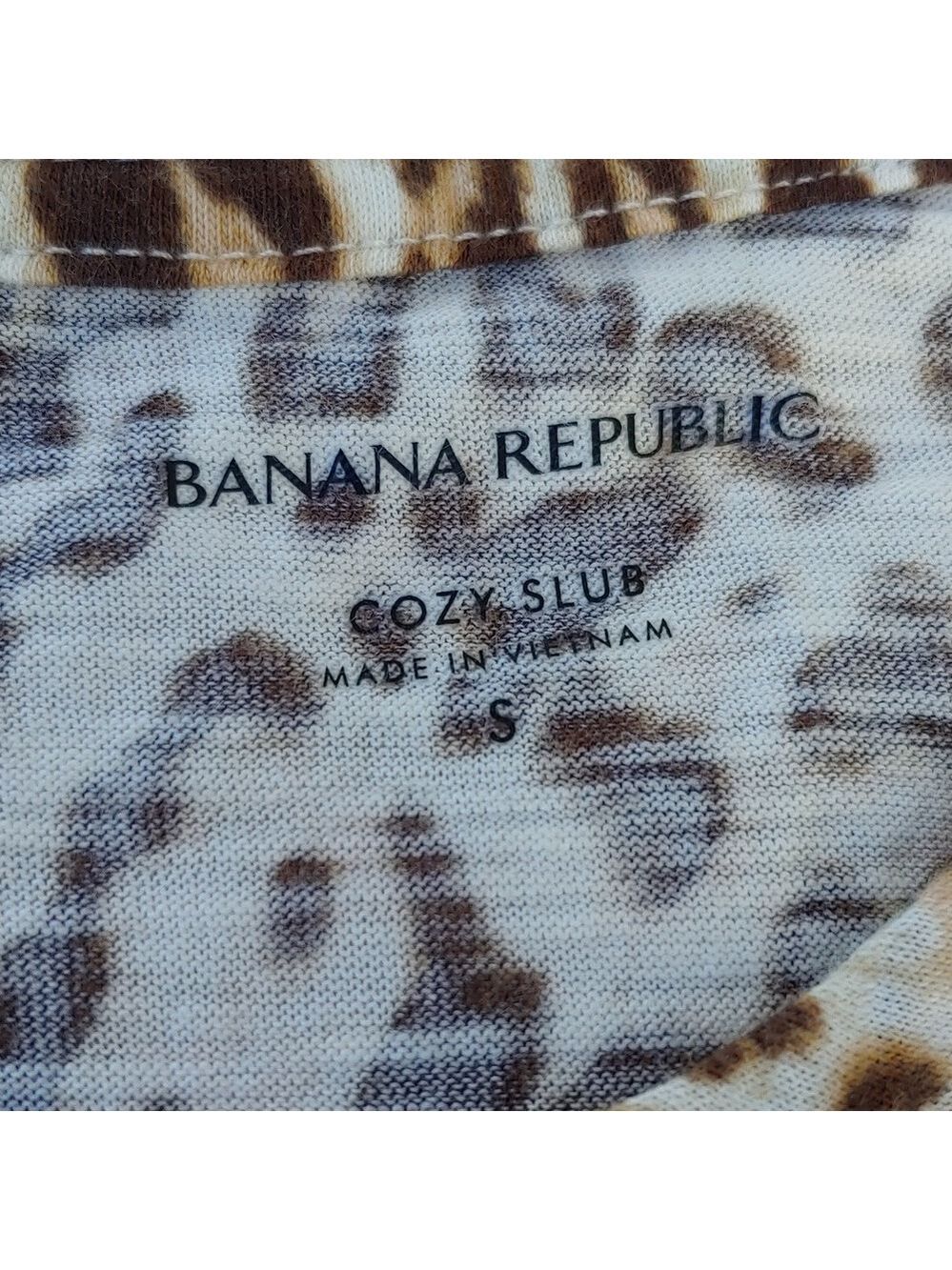 Banana Republic Leopard Print Women's Tee size Small - Picture 4 of 12